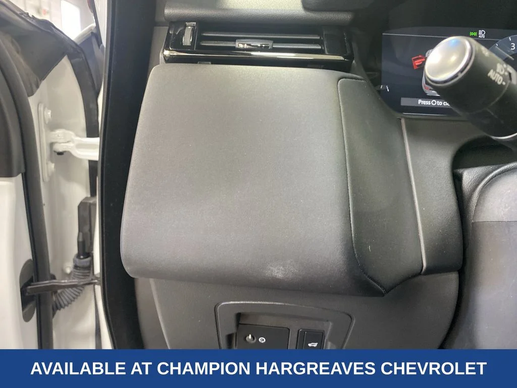 Used 2025 Fuji White Land Rover Dynamic SE image 23