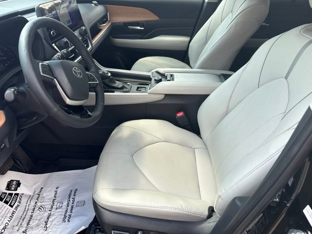 Used 2025 Black Toyota Platinum image 29
