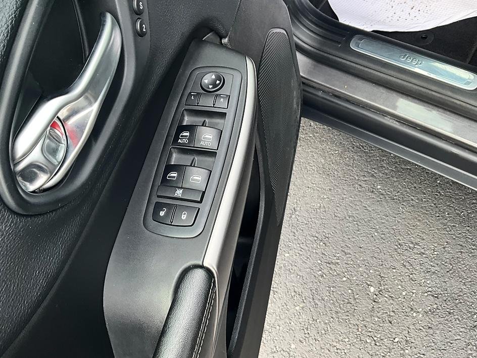 Used 2019 Gray Jeep Limited image 14