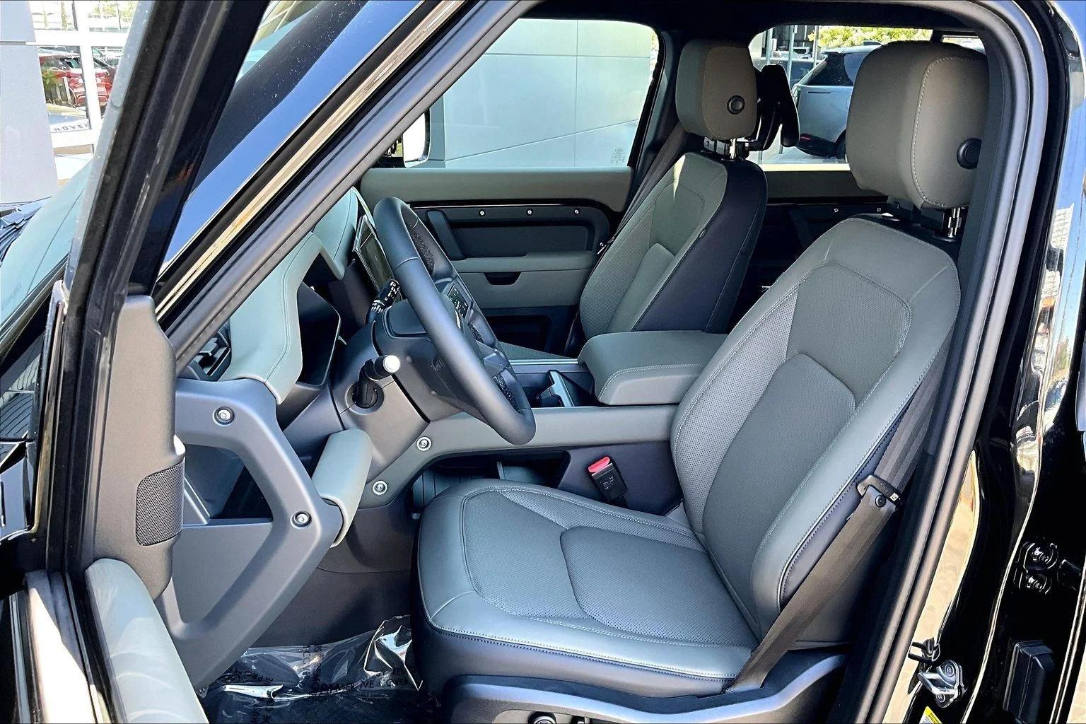New 2026 Santorini Black Land Rover S image 9