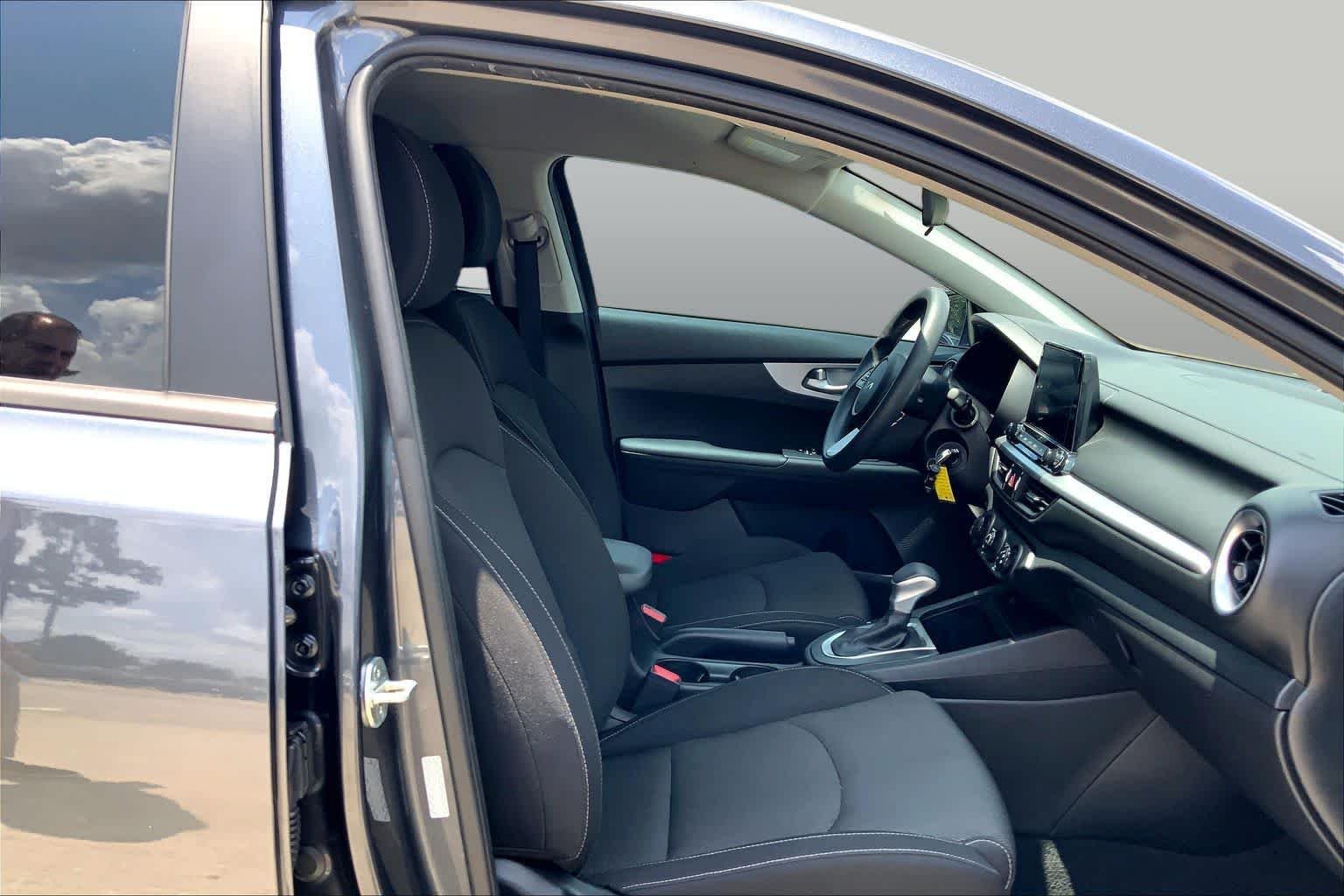 Used 2023 Gravity Gray Kia LXS image 9