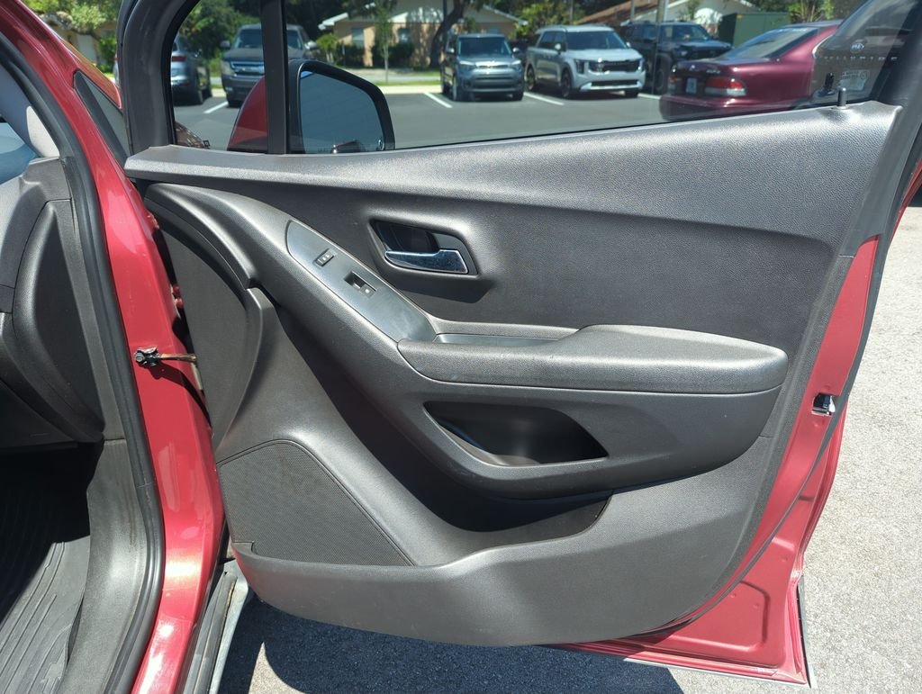 Used 2018 Red Chevrolet LT image 32
