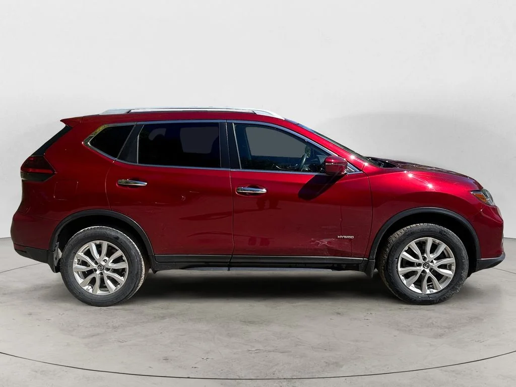 Used 2018 Scarlet Nissan SV image 7