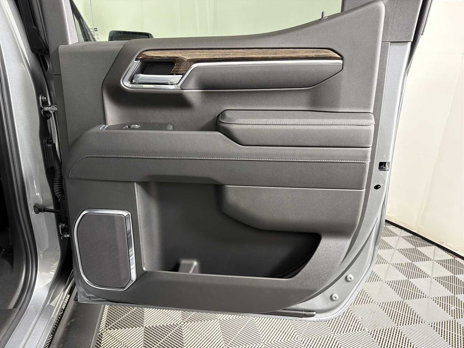 New 2026 Sterling Metallic GMC Elevation image 11