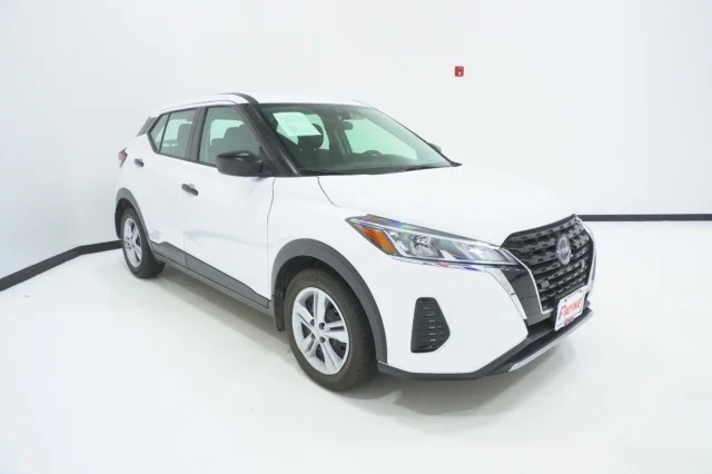 Used 2025  Nissan S image 3