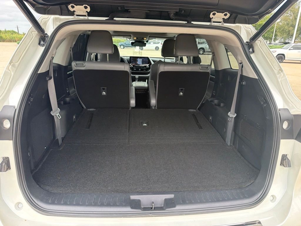 Used 2021 White Toyota Platinum image 7