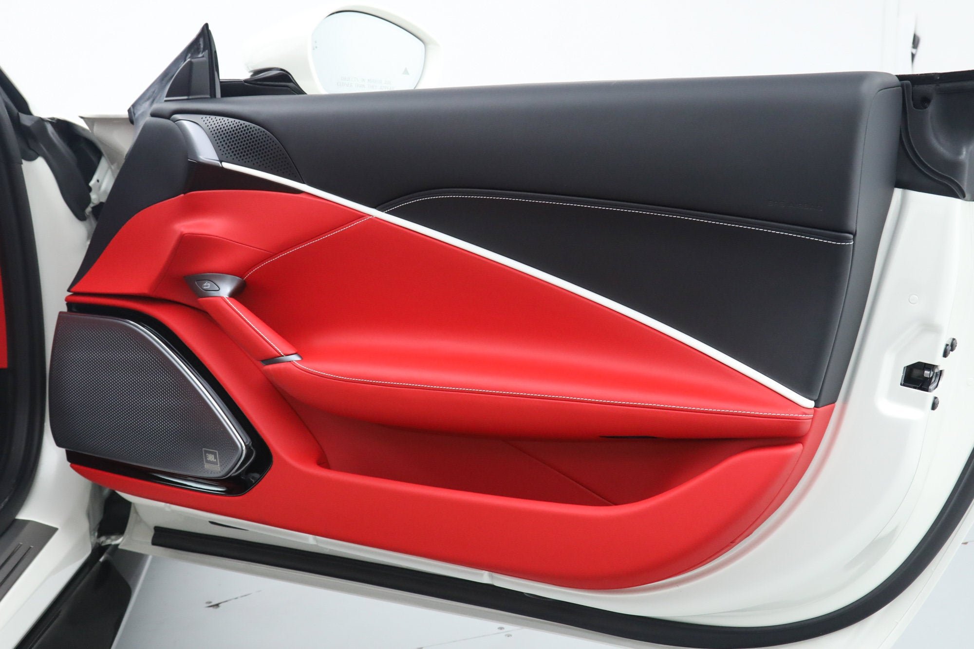 Certified Used 2025 Bianco Italia Ferrari  image 19