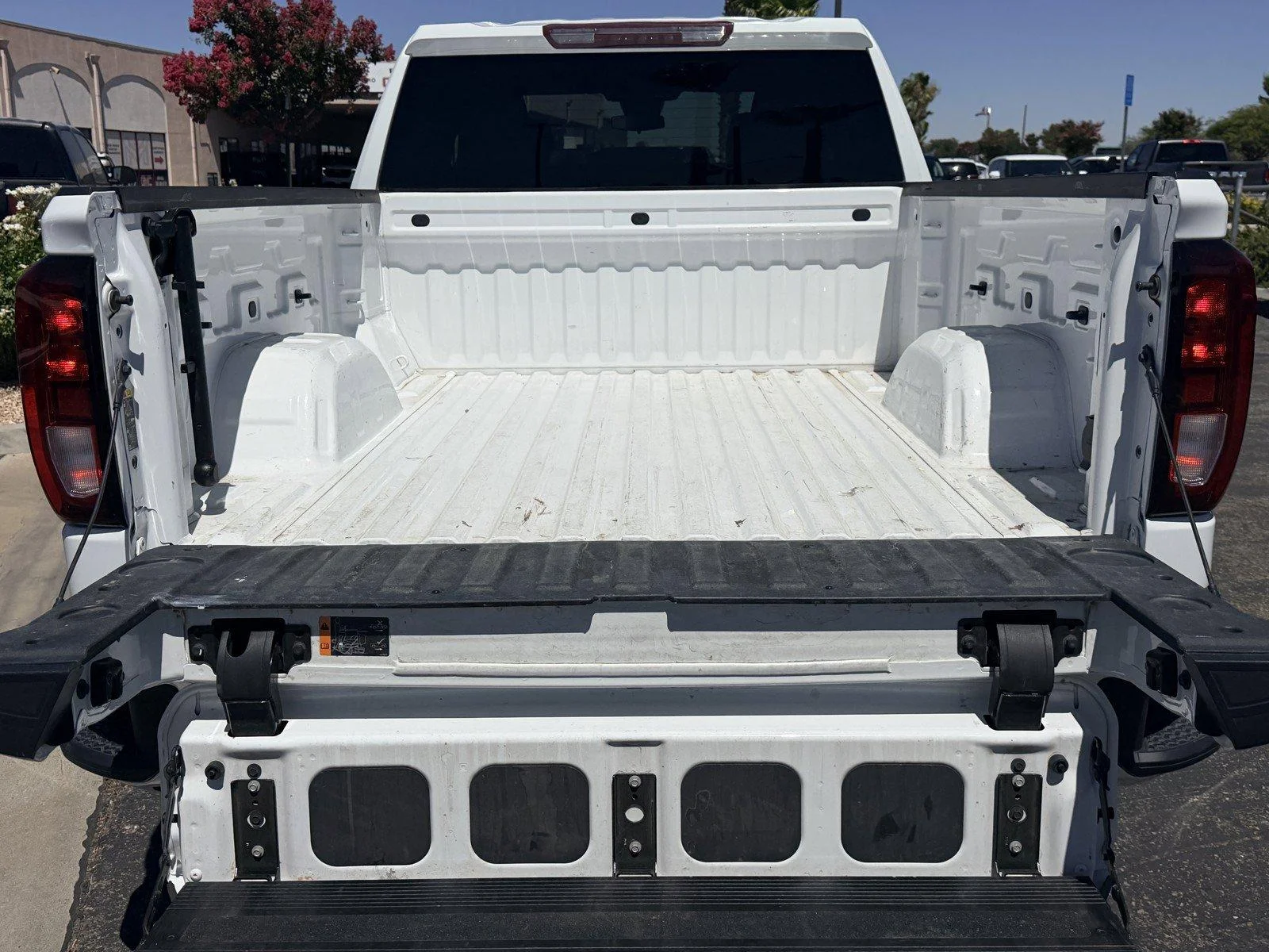 Used 2022 Summit White GMC SLE image 12