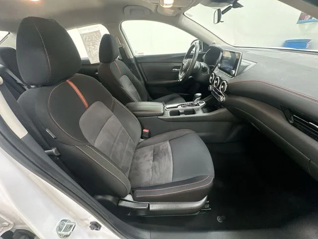 Used 2025 White Nissan SR image 25