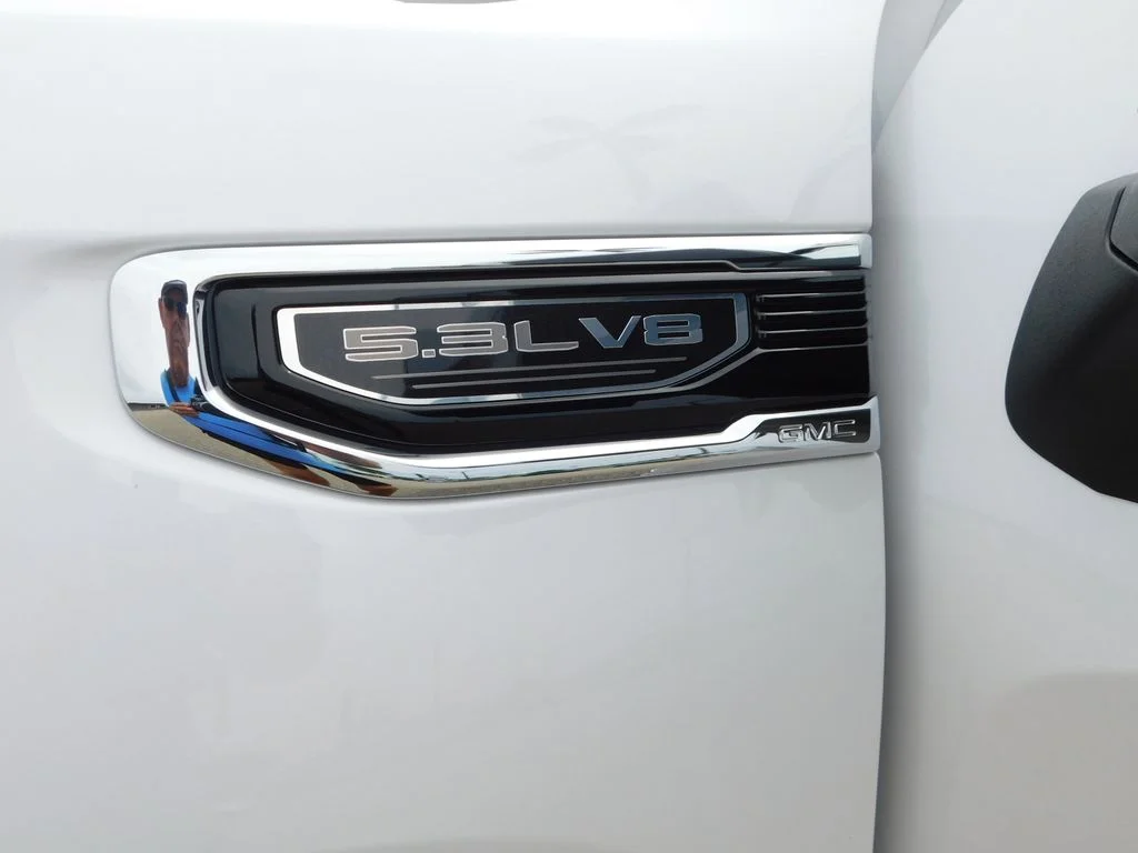 Used 2023 White GMC SLT image 45