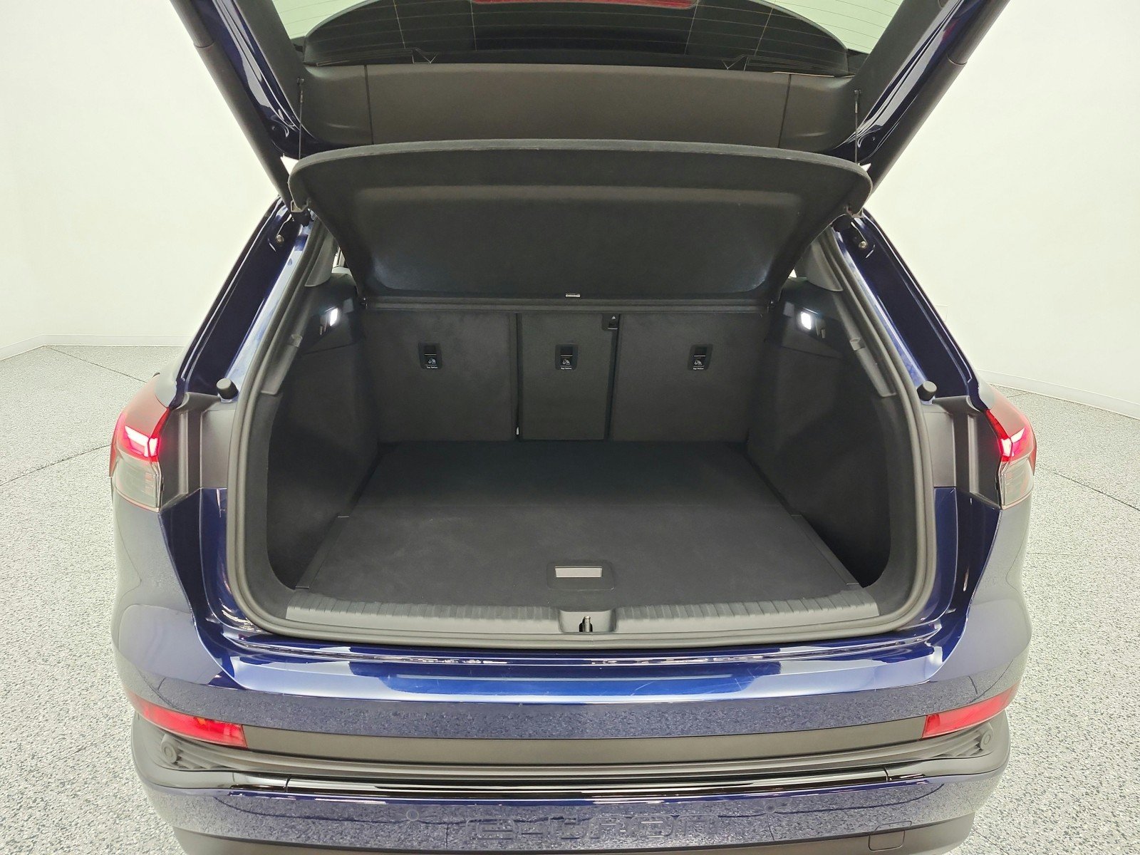 Used 2023 Navarra Blue Metallic Audi Premium Plus 50 quattro image 29