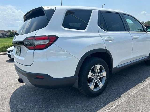 Used 2023 White Honda EX-L image 3
