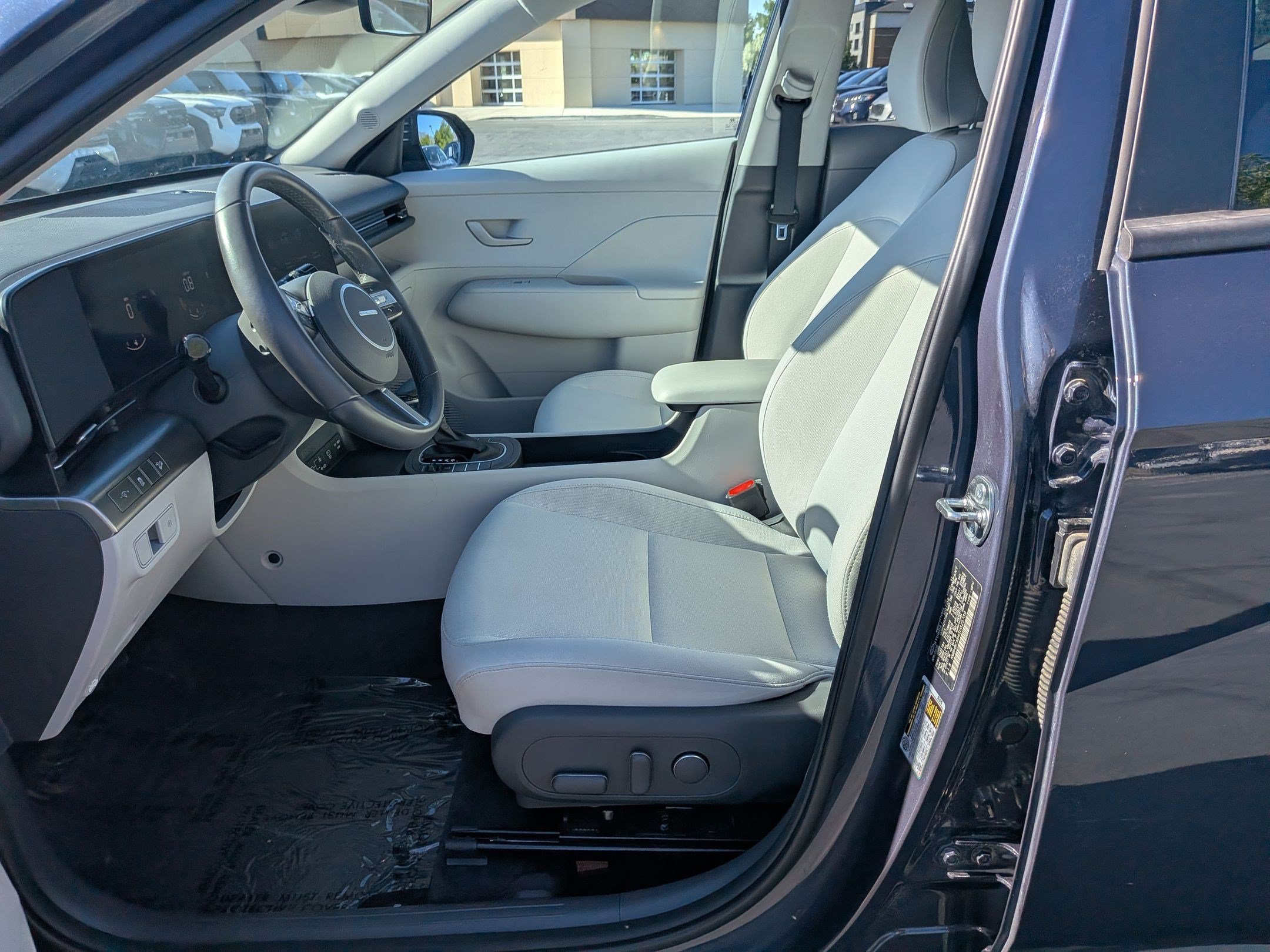 2025 Hyundai Kona SEL - Photo 24