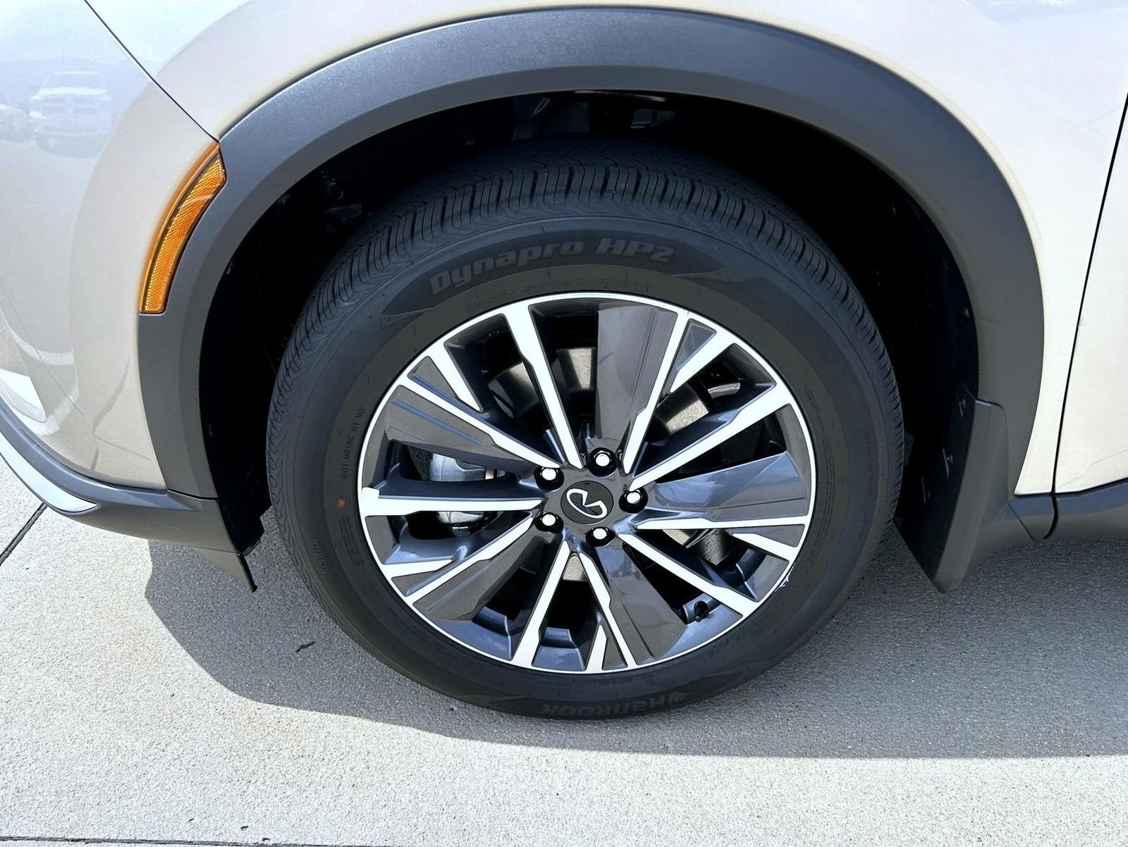 New 2027 WARM TITANIUM INFINITI Luxe AWD image 24