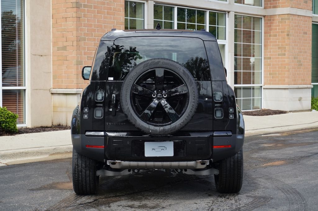 New 2026 Santorini Black Land Rover S image 5