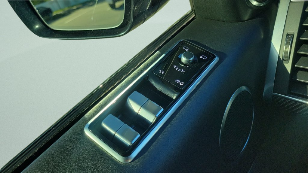 Used 2019 Black Land Rover SVR image 19