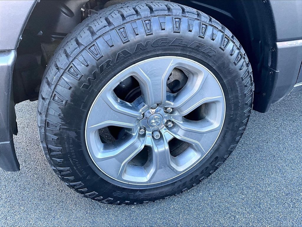 Used 2019 Granite Crystal Metallic Clearcoat Ram Big Horn/Lone Star image 7