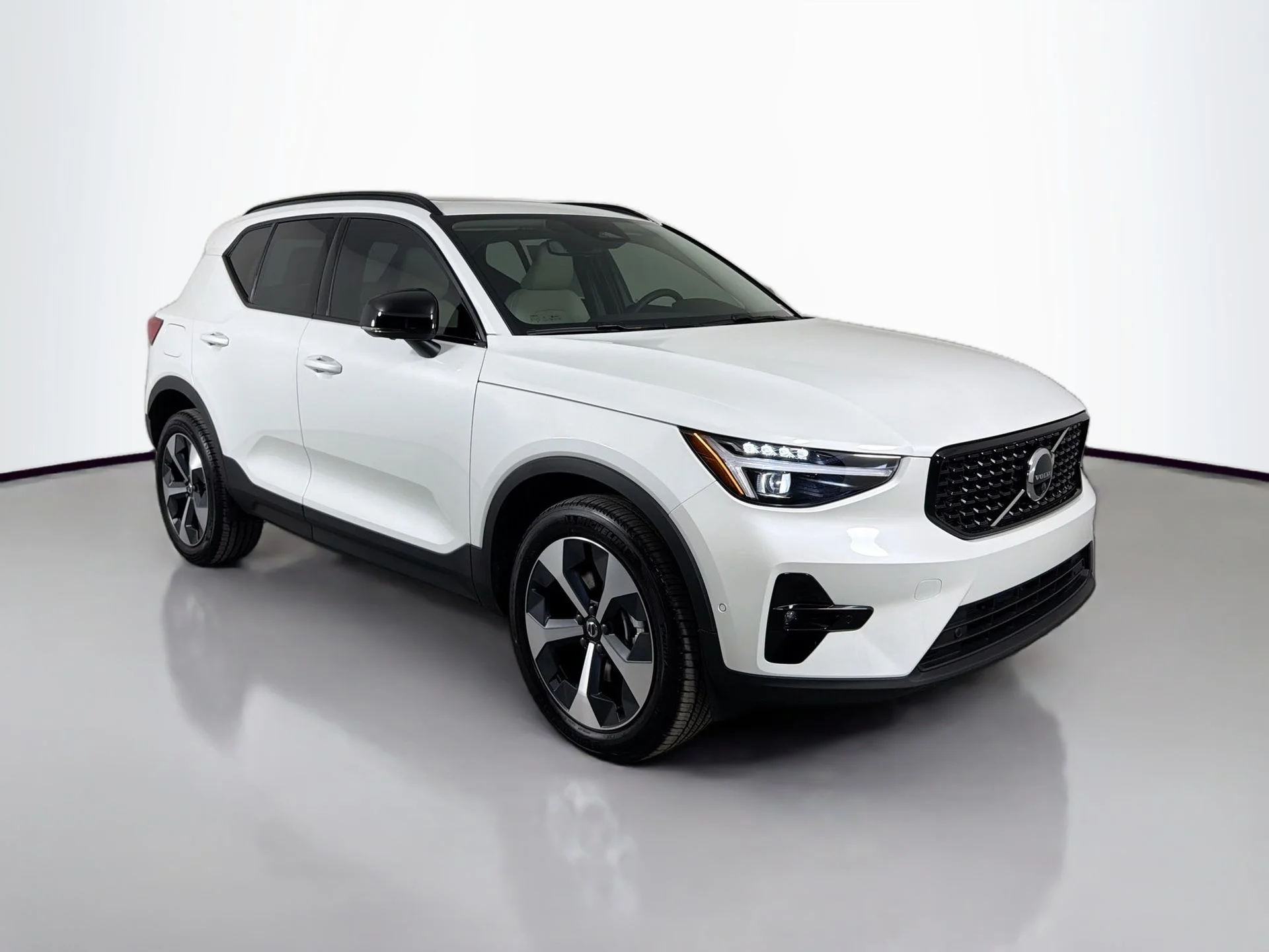 New 2026 Crystal White Volvo Plus image 3