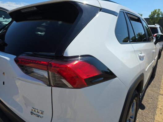 Used 2025 White Toyota XLE image 3