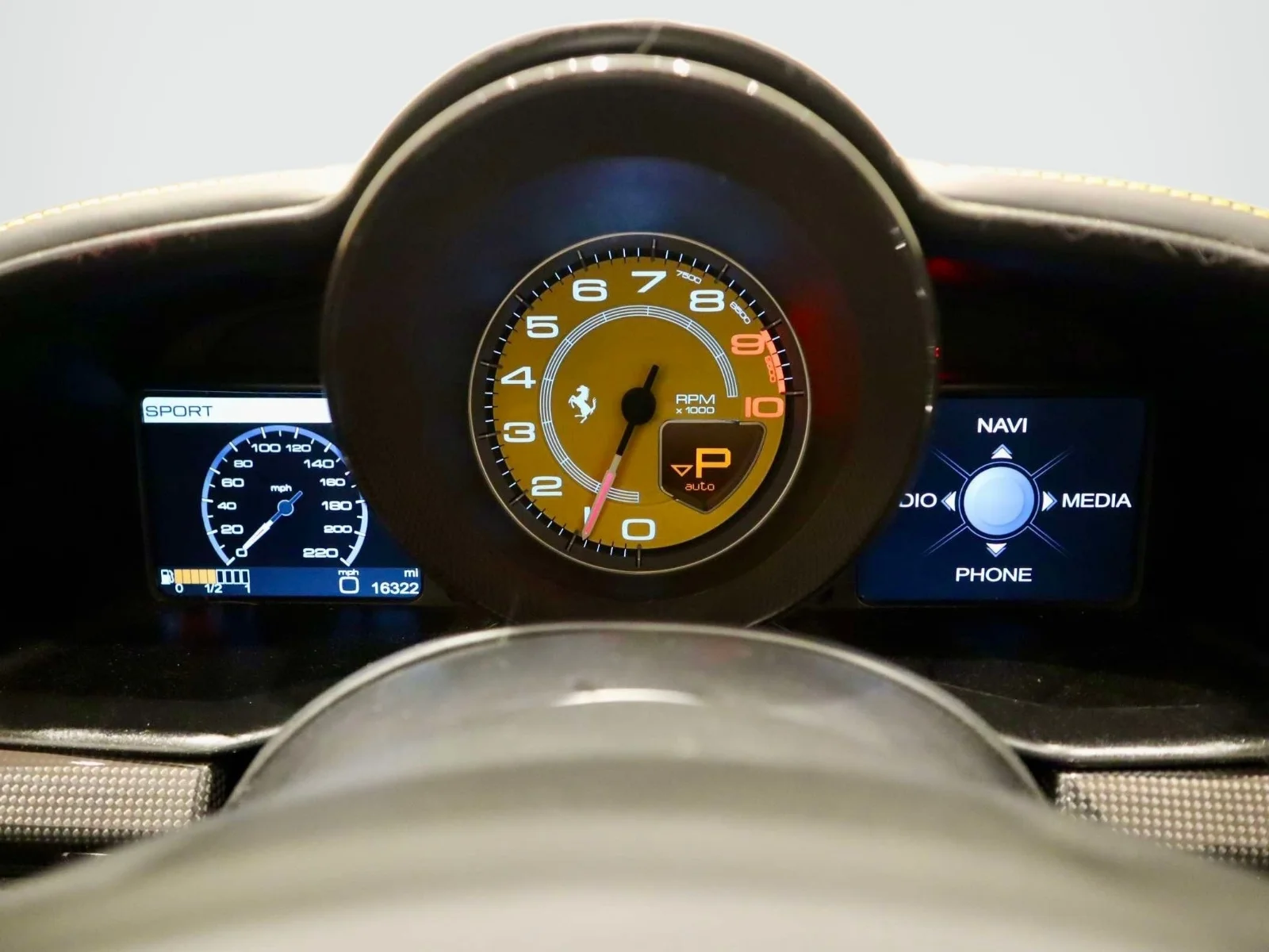 Used 2013 Giallo Modena Ferrari 2dr Conv image 34