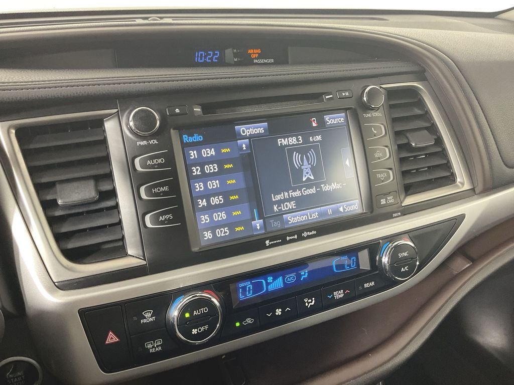 Used 2017 Silver Toyota XLE image 13