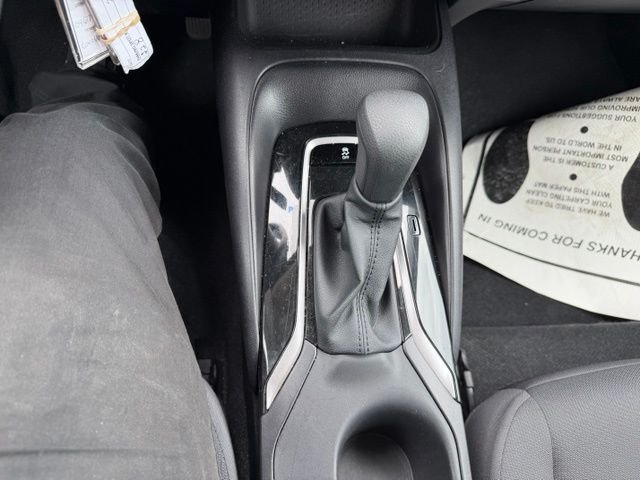 Used 2025  Toyota LE image 17