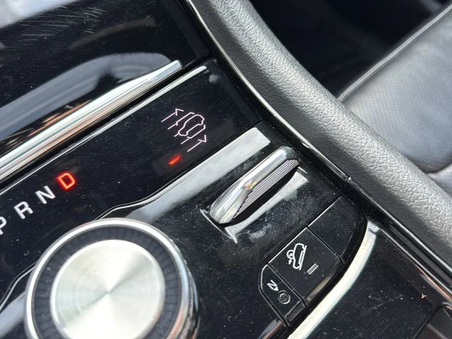 Used 2022 White Jeep Overland image 21