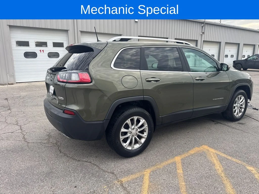 Used 2019 Green Jeep Latitude image 5
