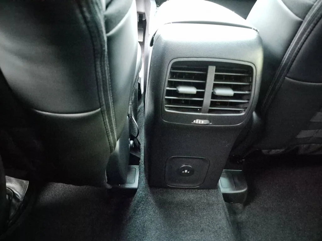 New 2025 Carbonized Gray Metallic Ford Outer Banks® image 21