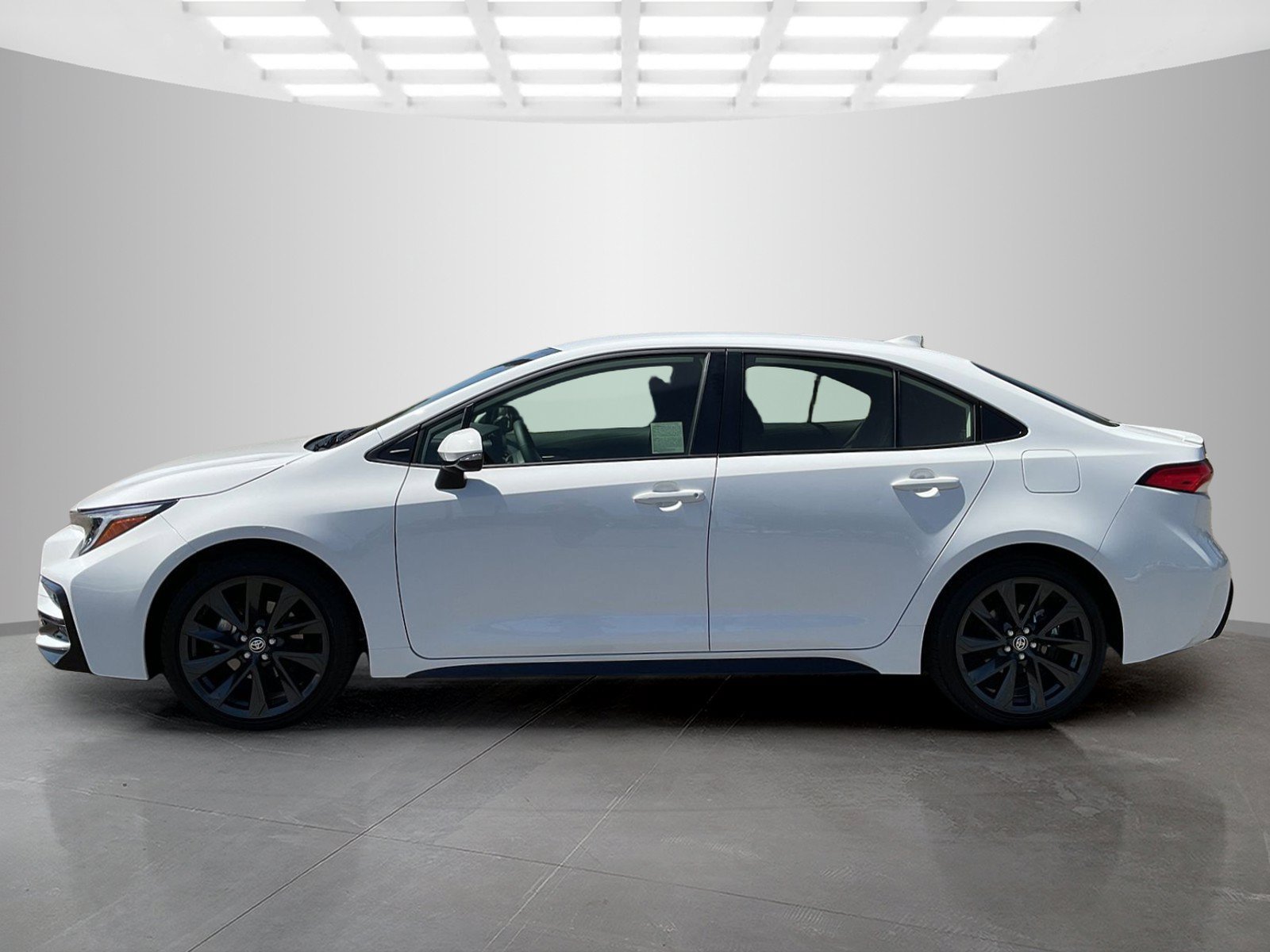 Certified Used 2025 Ice Toyota Hybrid SE image 2