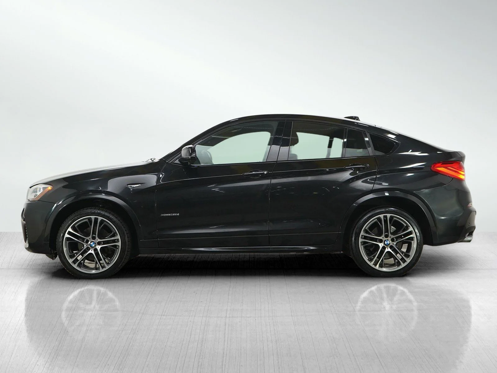 Used 2015 BMW X4 xDrive35i with VIN 5UXXW5C58F0E87623 for sale in Wayzata, Minnesota