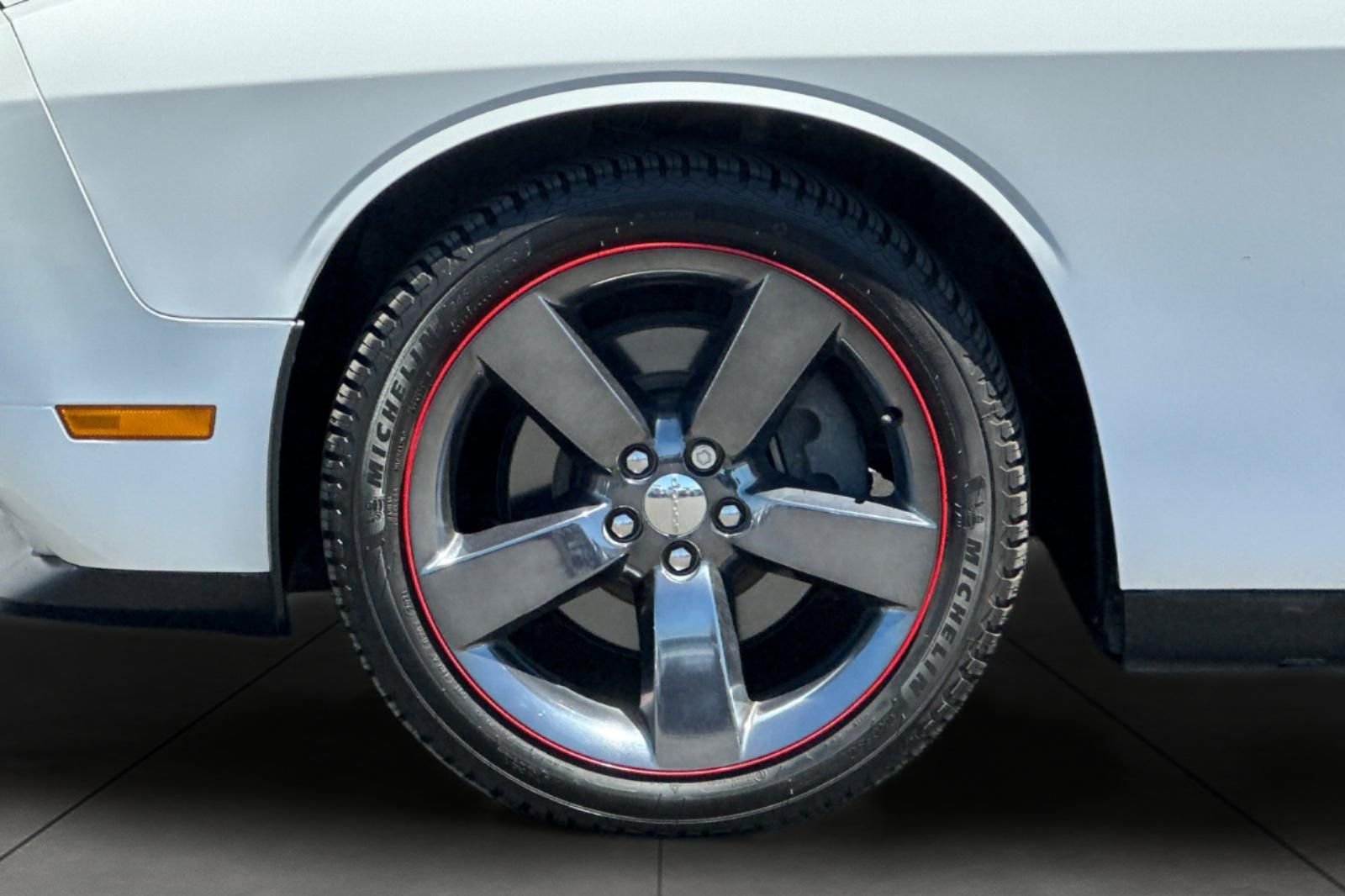 Used 2013 White Dodge SXT image 28