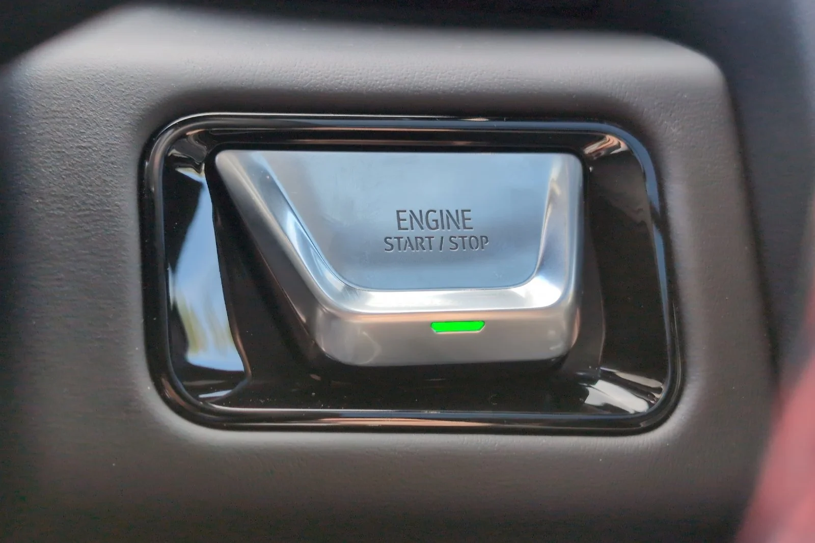 New 2026 Sterling Metallic GMC AT4 Ultimate image 25