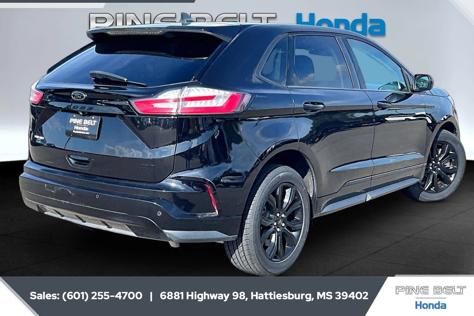 Used 2022 Agate Black Ford SE image 11