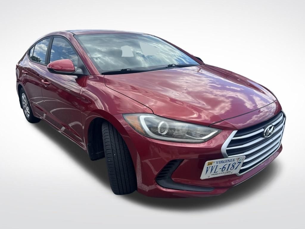 Used 2017 Red Hyundai SE image 2