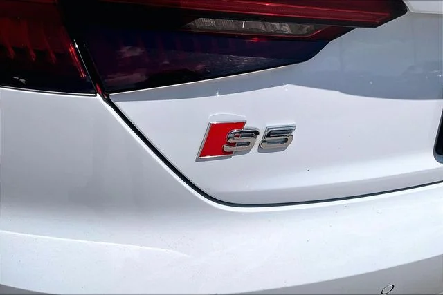 Used 2019 White Audi Prestige image 33