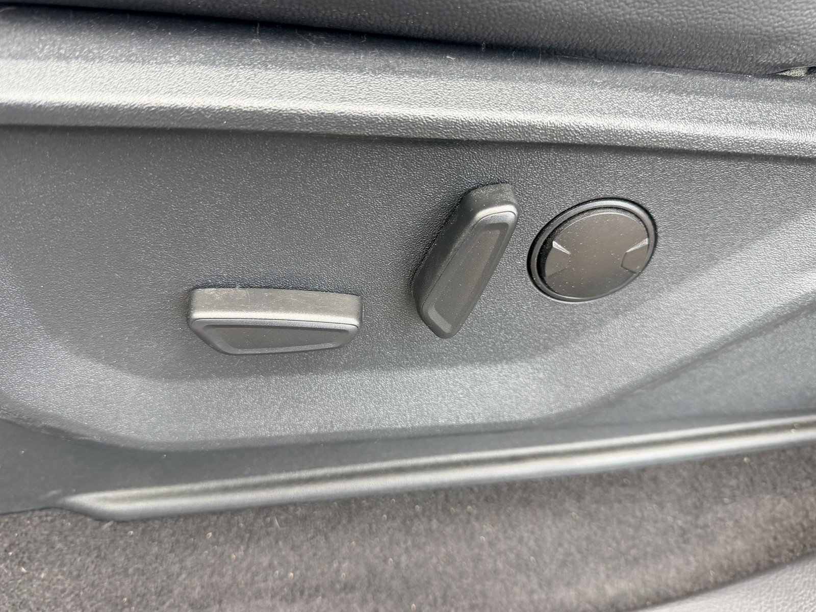 Used 2025 White Ford Lariat image 27