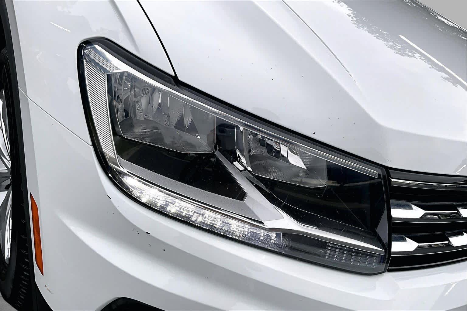 Used 2020 Pure White Volkswagen S image 28