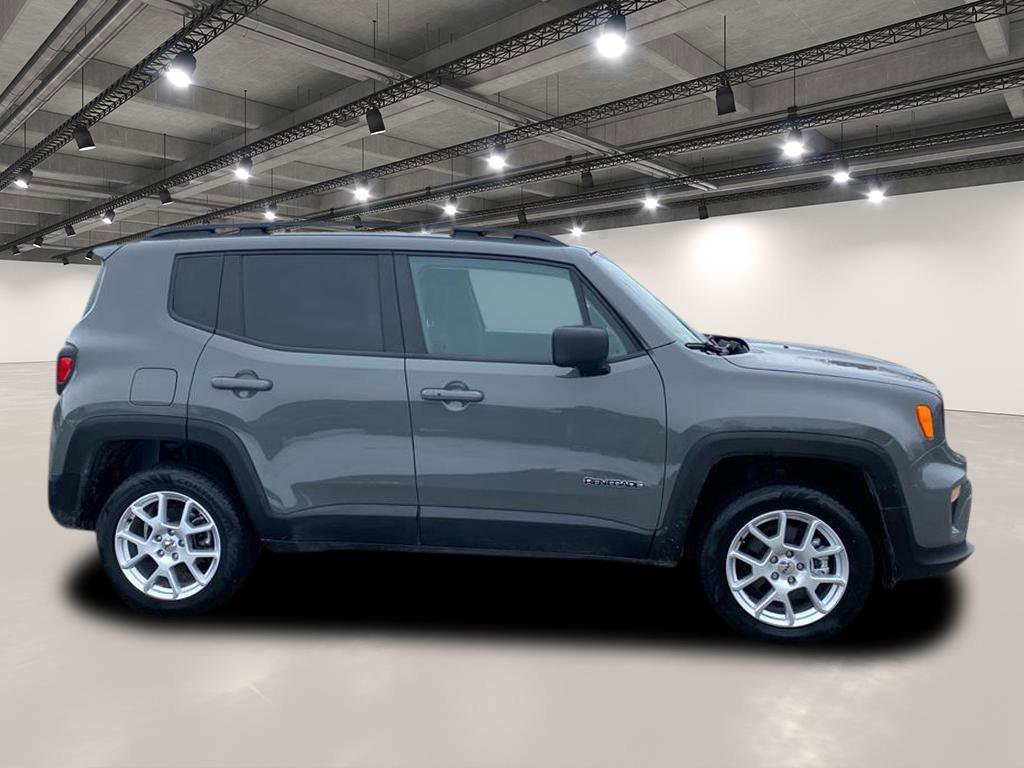 Used 2022 Sting-Gray Clearcoat Jeep Latitude image 8