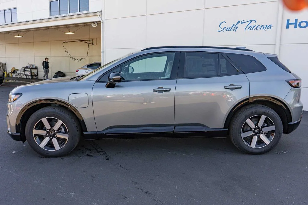 New 2026 Mercury Silver Metallic Honda Touring image 9