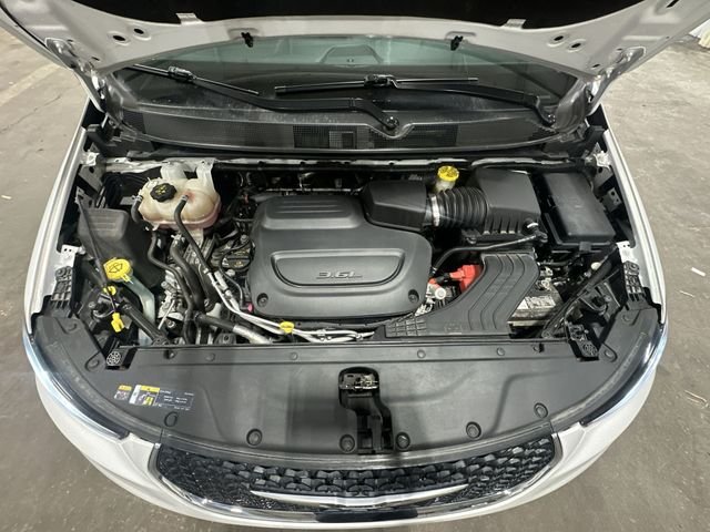 Certified Used 2022 Bright White Clearcoat Chrysler Limited image 22