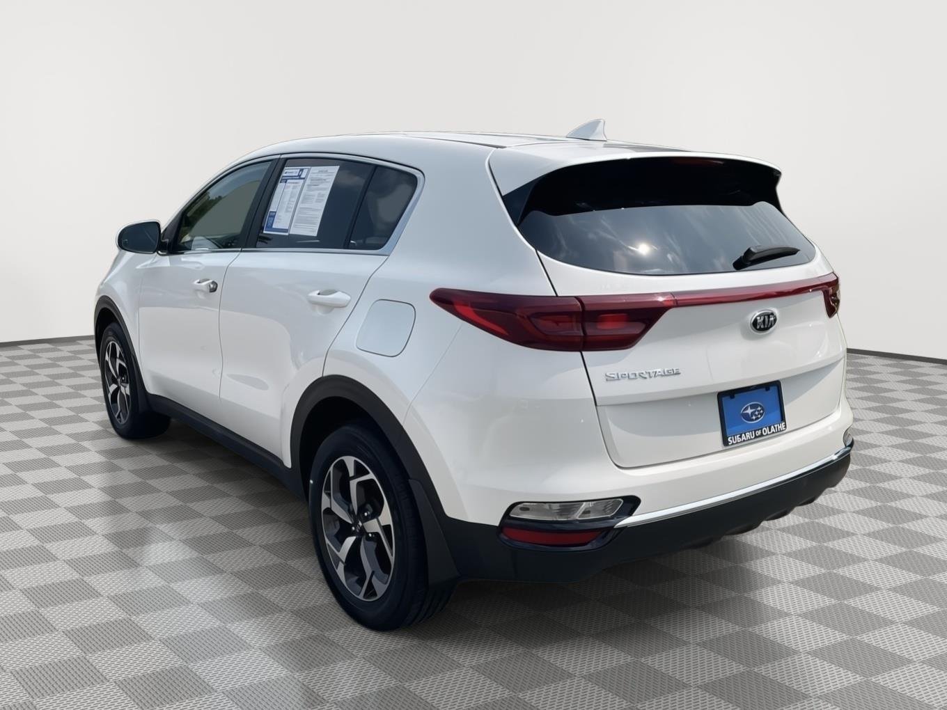 Used 2022 Snow White Pearl Kia LX image 25