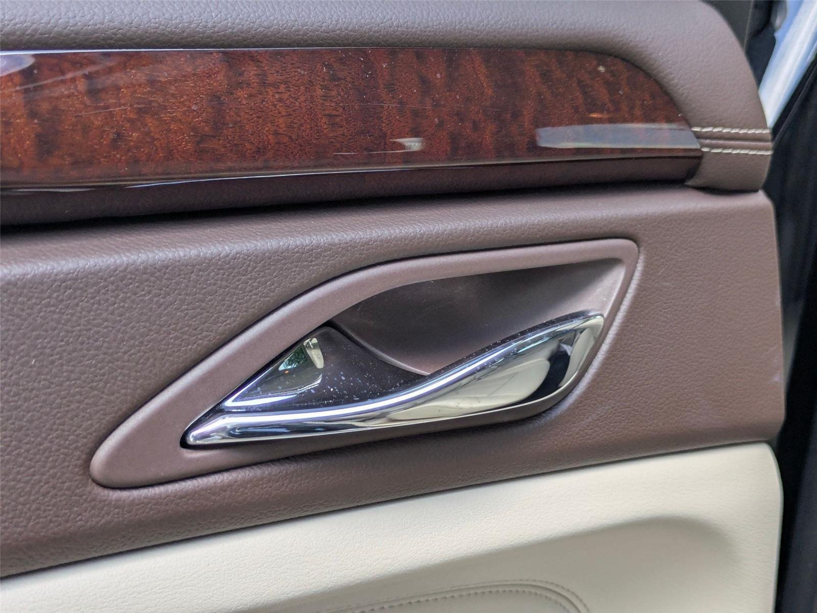 Used 2016  CADILLAC LUXU image 24