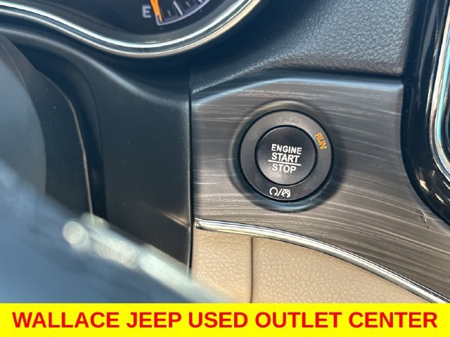 Used 2020  Jeep Limited image 21