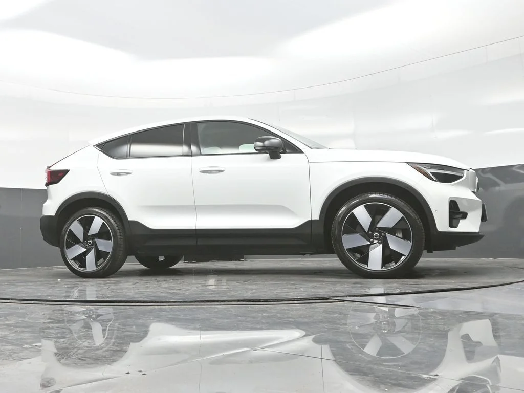 Certified Used 2023 Crystal White Volvo Plus image 28