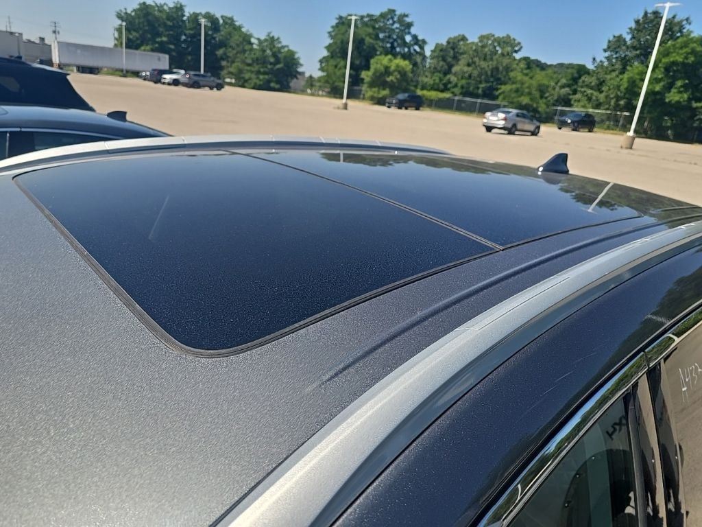 Used 2019  Nissan Platinum image 5