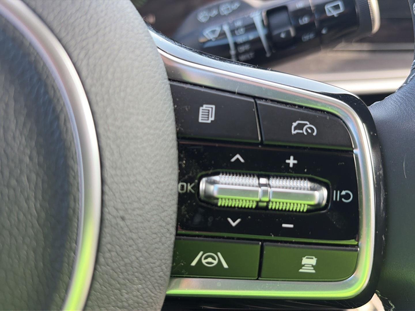 Used 2025 Glacial White Pearl Kia S image 15