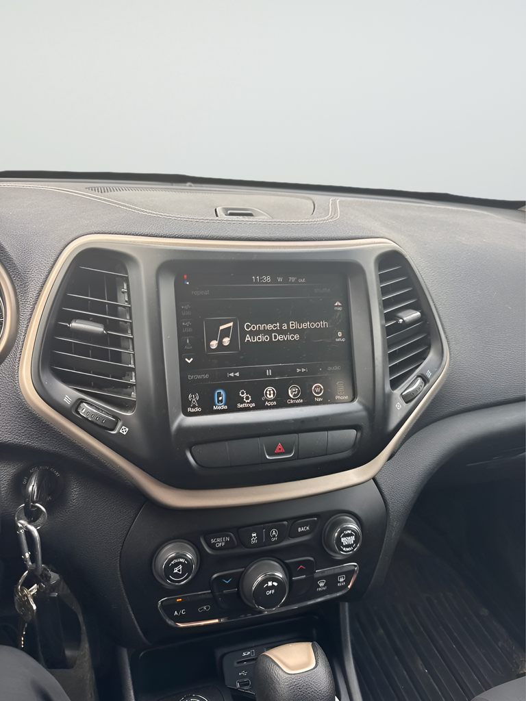 Used 2015 Red Jeep Latitude image 10