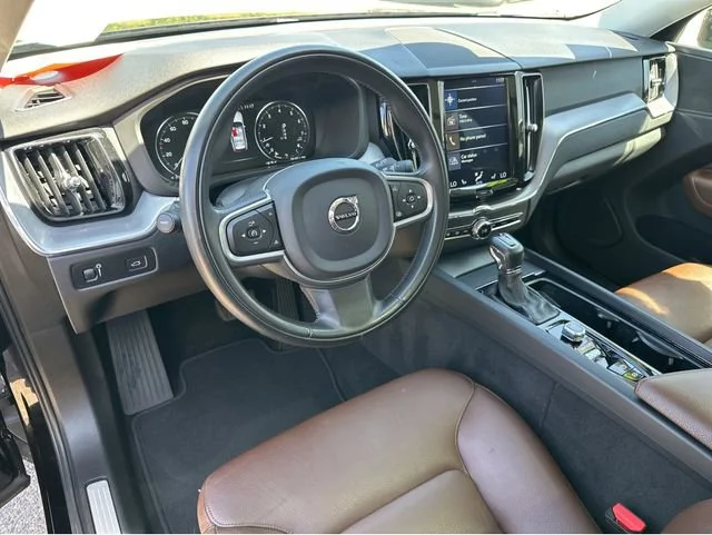 Used 2020 Black Volvo Momentum image 6