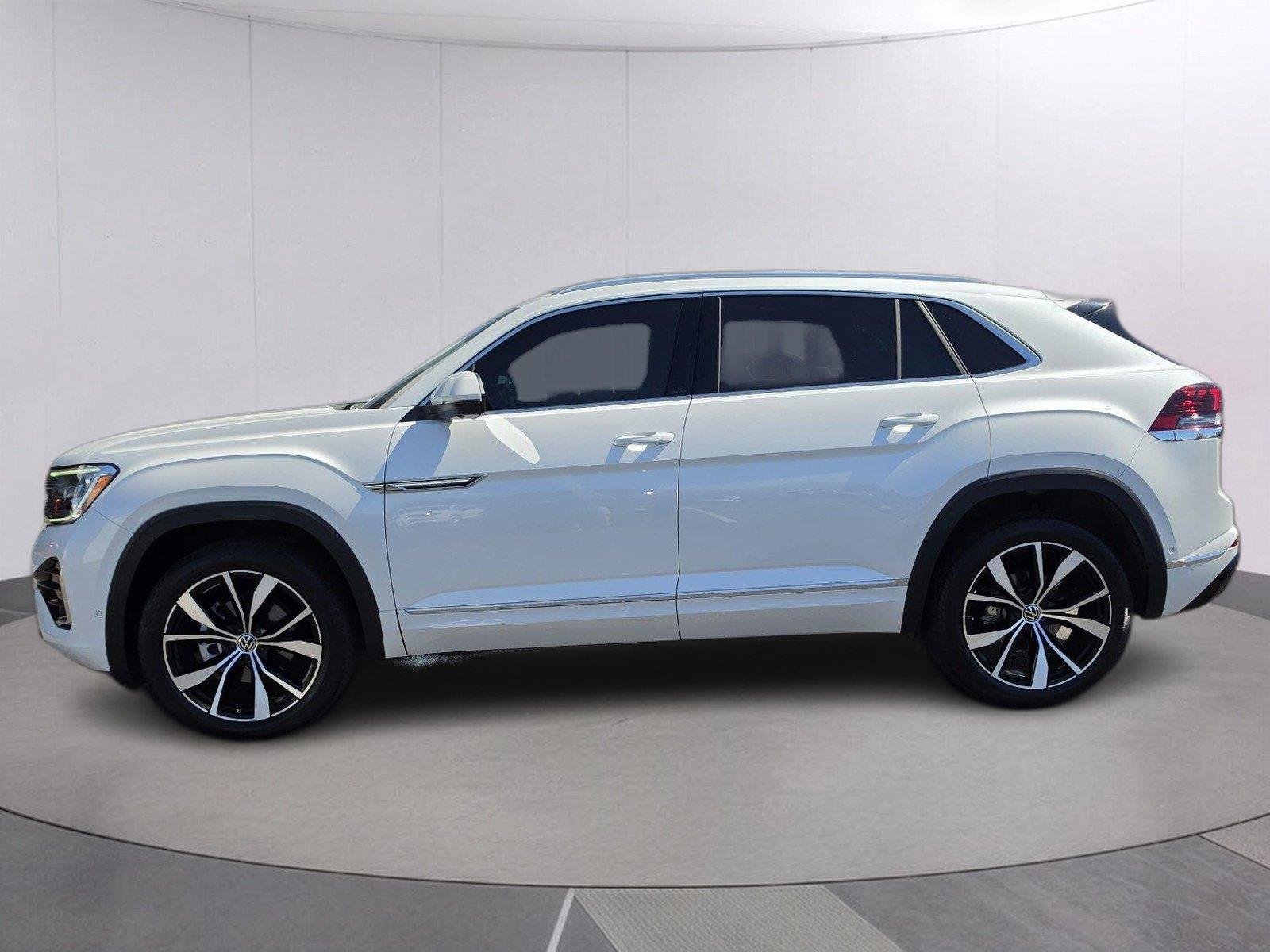 Used 2025 Opal White Pearl Volkswagen 2.0T SEL Premium R-Line image 2
